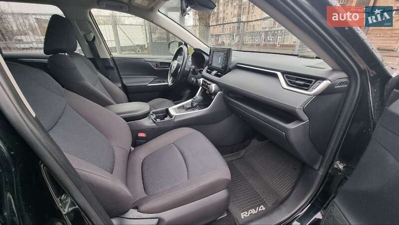 Внедорожник / Кроссовер Toyota RAV4 2018 в Киеве