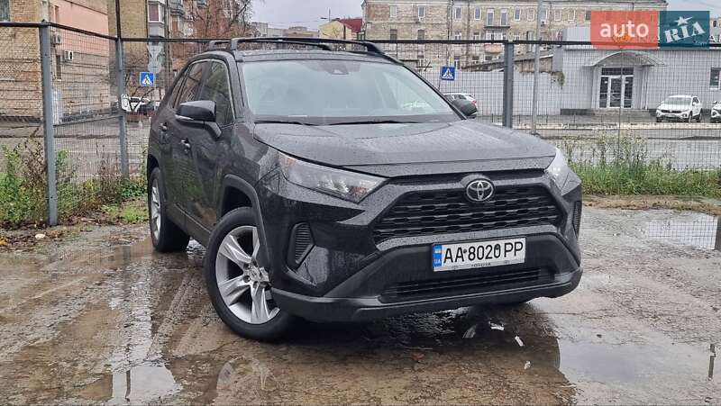 Внедорожник / Кроссовер Toyota RAV4 2018 в Киеве