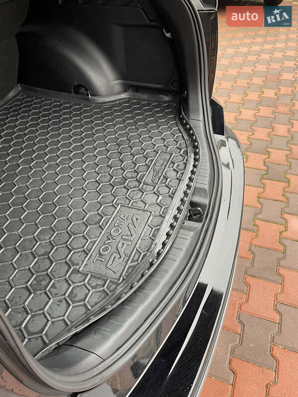 Внедорожник / Кроссовер Toyota RAV4 2018 в Киеве фото 30 Внедорожник / Кроссовер Toyota RAV4 2018 в Киеве