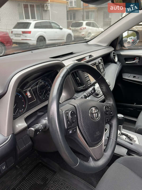 Внедорожник / Кроссовер Toyota RAV4 2018 в Киеве фото 47 Внедорожник / Кроссовер Toyota RAV4 2018 в Киеве