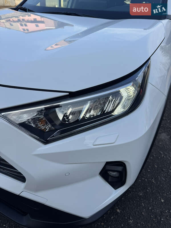 Позашляховик / Кросовер Toyota RAV4 2023 в Харкові