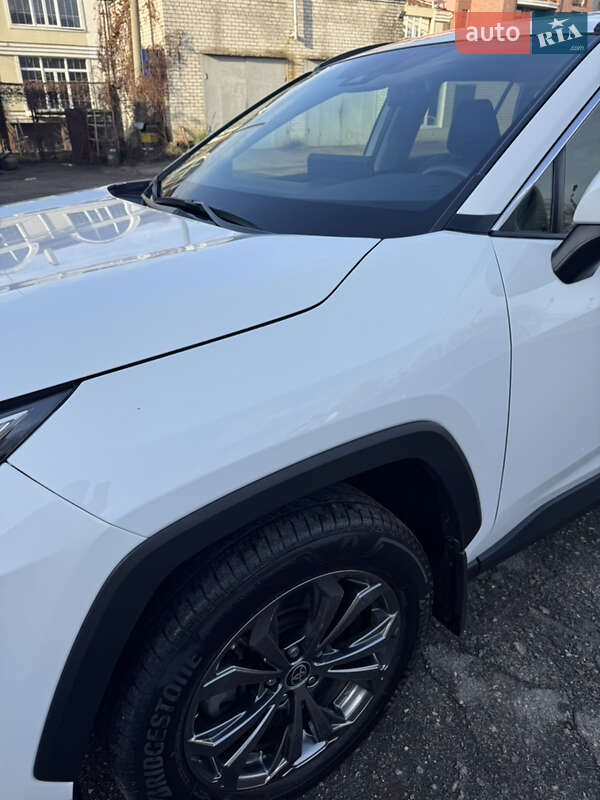 Позашляховик / Кросовер Toyota RAV4 2023 в Харкові
