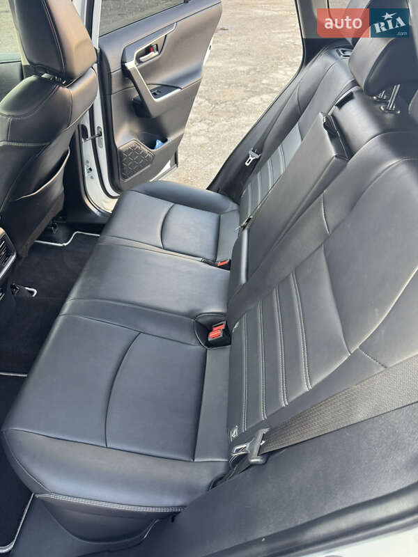 Позашляховик / Кросовер Toyota RAV4 2023 в Харкові