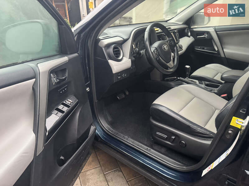 Внедорожник / Кроссовер Toyota RAV4 2017 в Киеве
