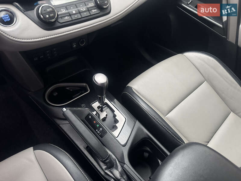 Внедорожник / Кроссовер Toyota RAV4 2017 в Киеве