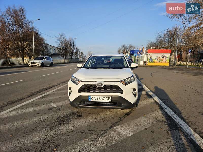 Внедорожник / Кроссовер Toyota RAV4 2021 в Полтаве