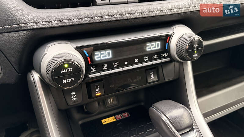 Внедорожник / Кроссовер Toyota RAV4 2023 в Киеве
