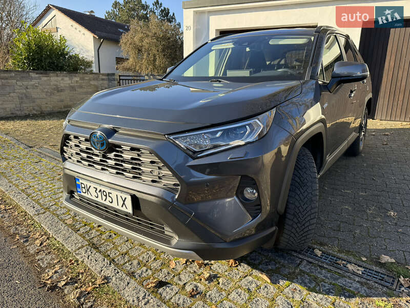 Внедорожник / Кроссовер Toyota RAV4 2021 в Днепре