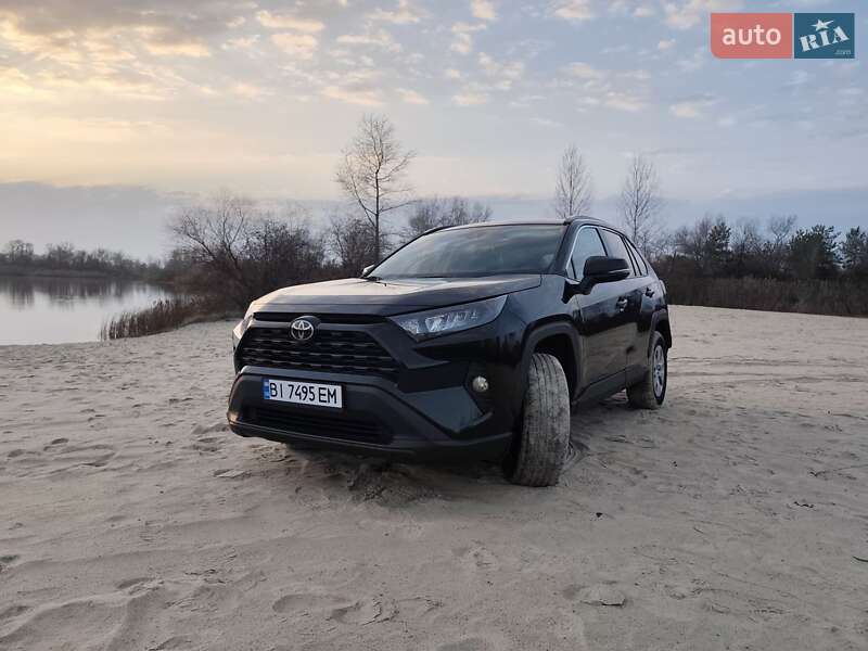 Внедорожник / Кроссовер Toyota RAV4 2019 в Кременчуге