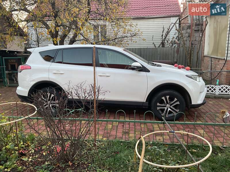 Позашляховик / Кросовер Toyota RAV4 2017 в Харкові
