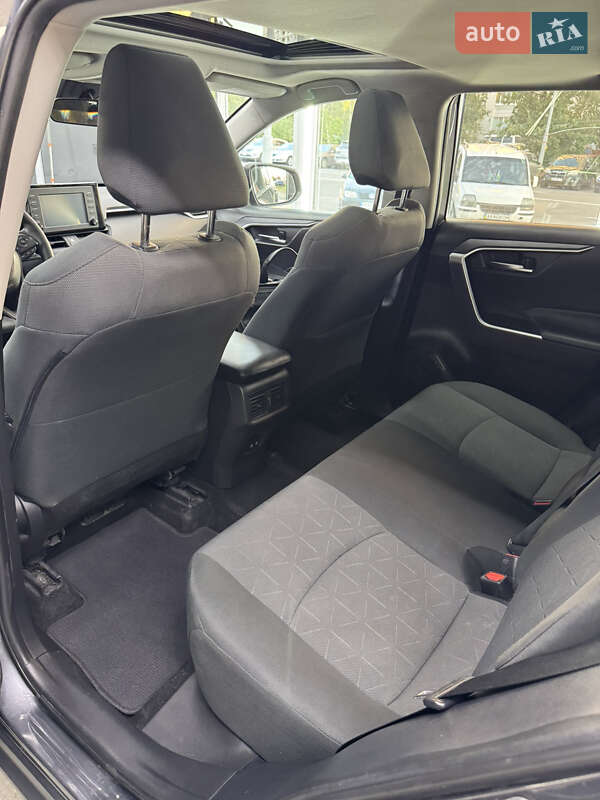 Внедорожник / Кроссовер Toyota RAV4 2019 в Киеве