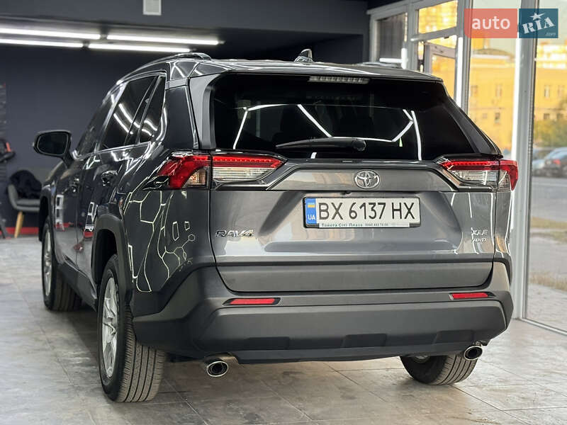 Внедорожник / Кроссовер Toyota RAV4 2019 в Киеве