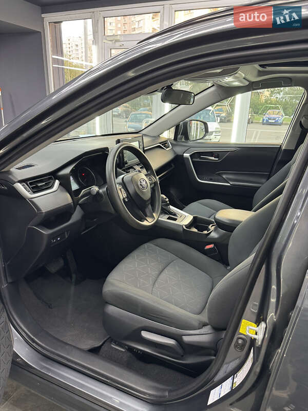 Внедорожник / Кроссовер Toyota RAV4 2019 в Киеве