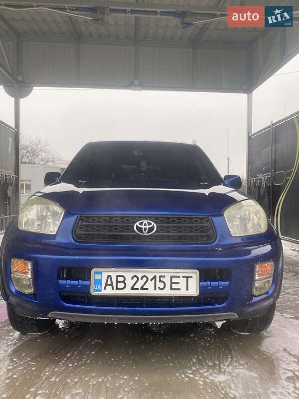 Позашляховик / Кросовер Toyota RAV4 2000 в Ладижині