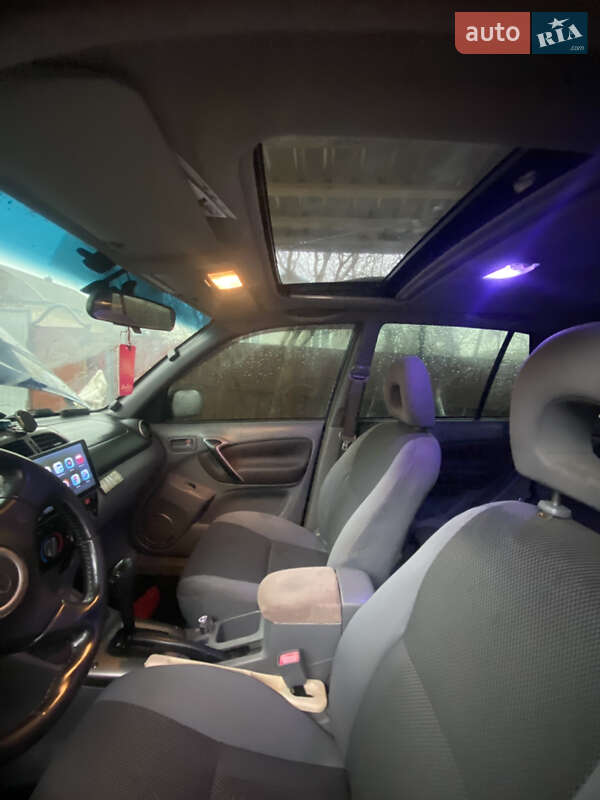 Позашляховик / Кросовер Toyota RAV4 2000 в Ладижині