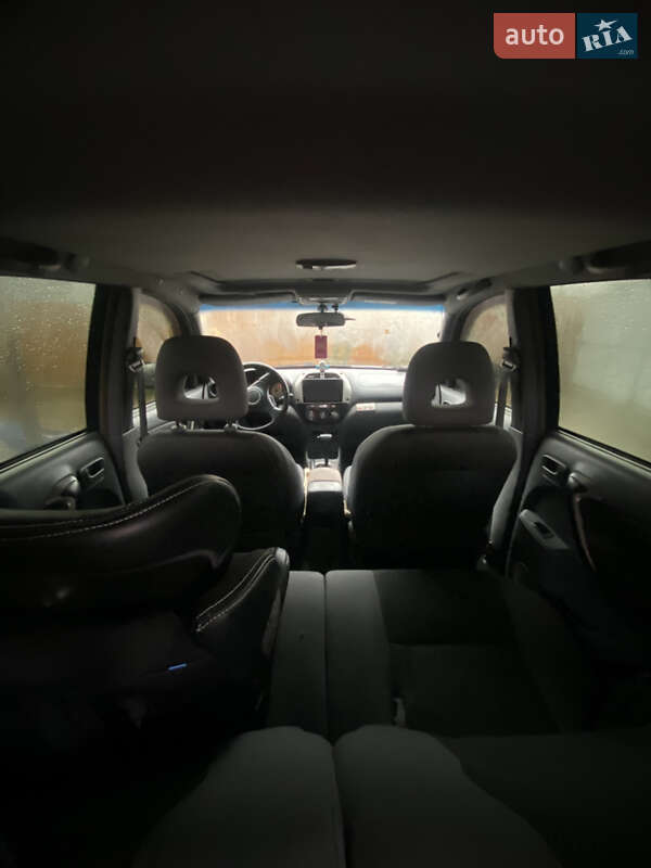 Позашляховик / Кросовер Toyota RAV4 2000 в Ладижині