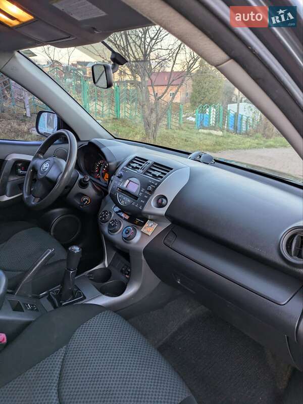Внедорожник / Кроссовер Toyota RAV4 2006 в Трускавце