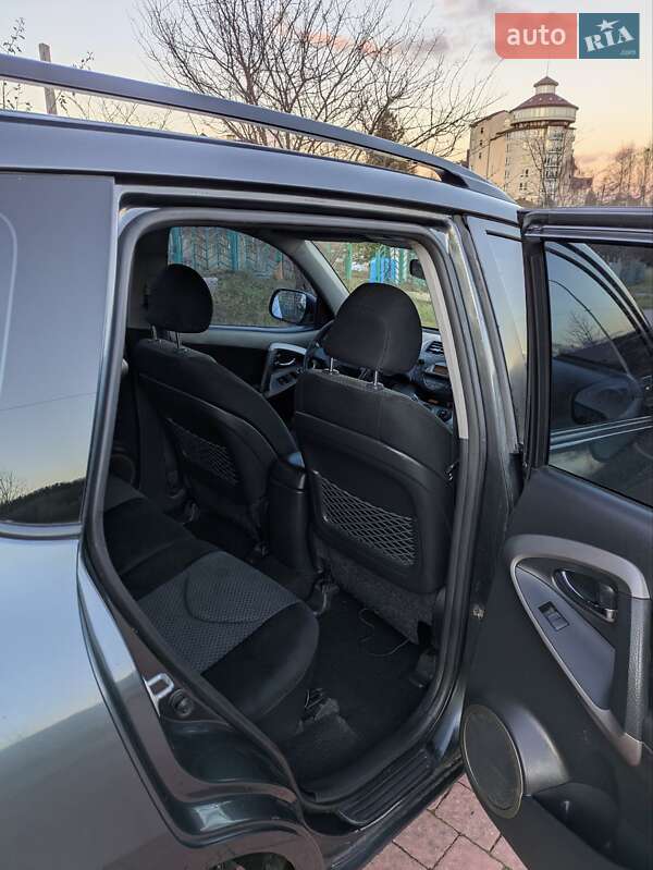 Внедорожник / Кроссовер Toyota RAV4 2006 в Трускавце