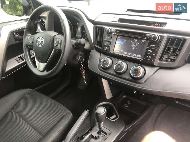 Позашляховик / Кросовер Toyota RAV4 2016 в Старому Самборі