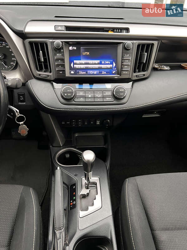 Внедорожник / Кроссовер Toyota RAV4 2017 в Луцке