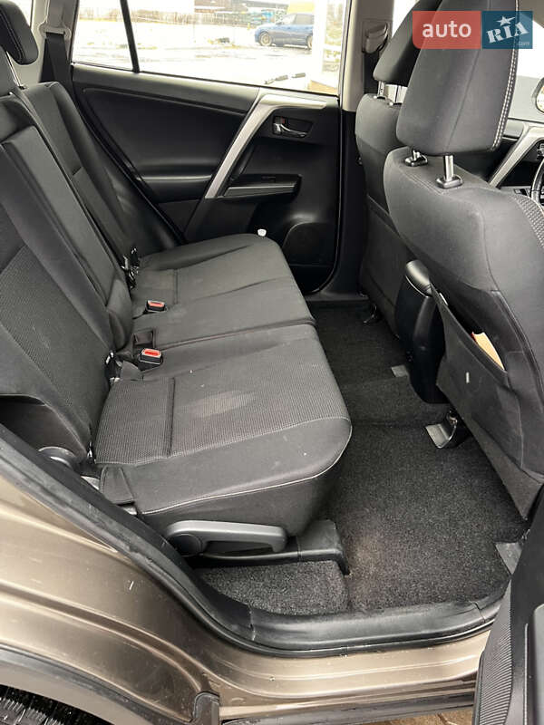 Внедорожник / Кроссовер Toyota RAV4 2017 в Луцке