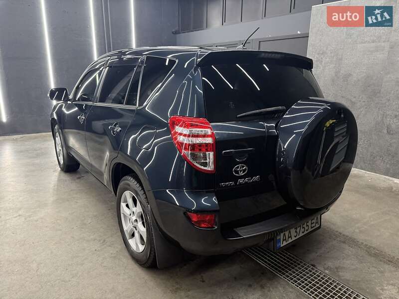 Позашляховик / Кросовер Toyota RAV4 2010 в Києві
