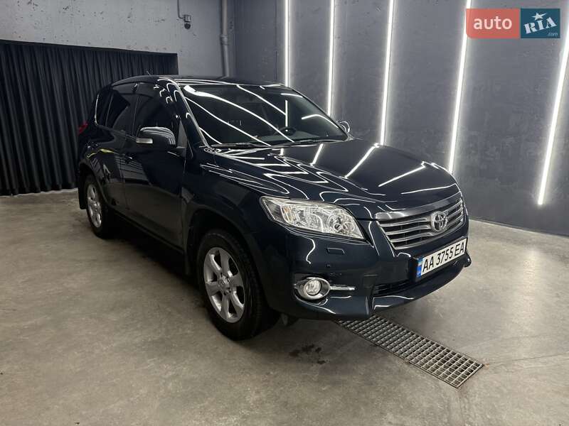 Позашляховик / Кросовер Toyota RAV4 2010 в Києві