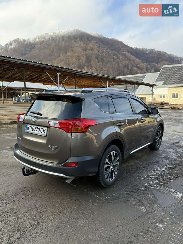 Внедорожник / Кроссовер Toyota RAV4 2015 в Тячеве