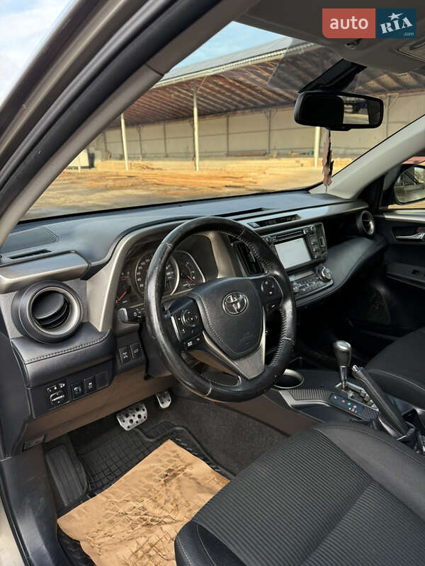 Внедорожник / Кроссовер Toyota RAV4 2015 в Тячеве