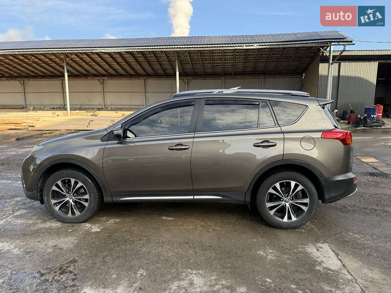 Внедорожник / Кроссовер Toyota RAV4 2015 в Тячеве