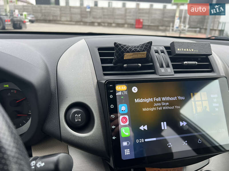 Позашляховик / Кросовер Toyota RAV4 2011 в Софіївській Борщагівці