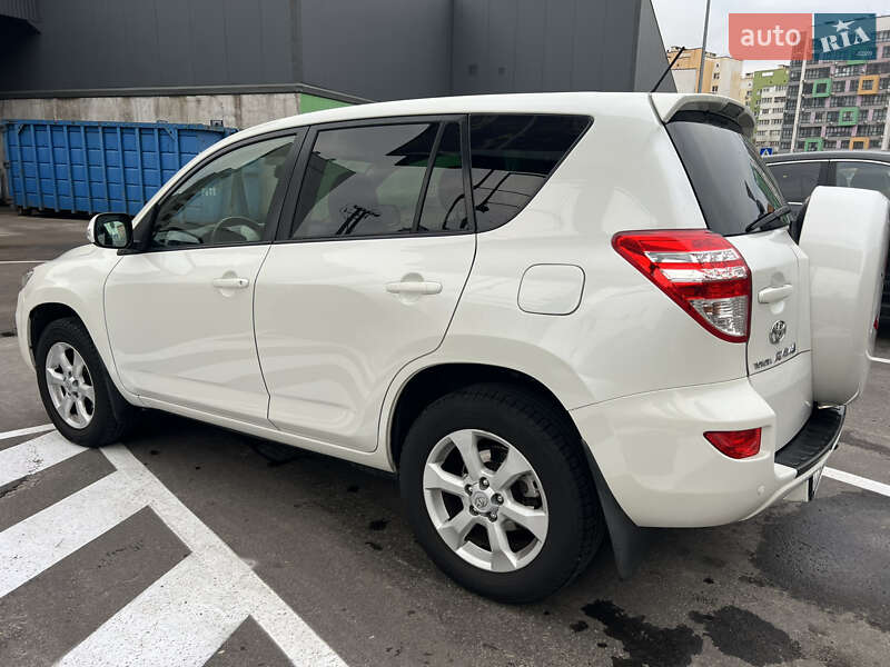 Позашляховик / Кросовер Toyota RAV4 2011 в Софіївській Борщагівці