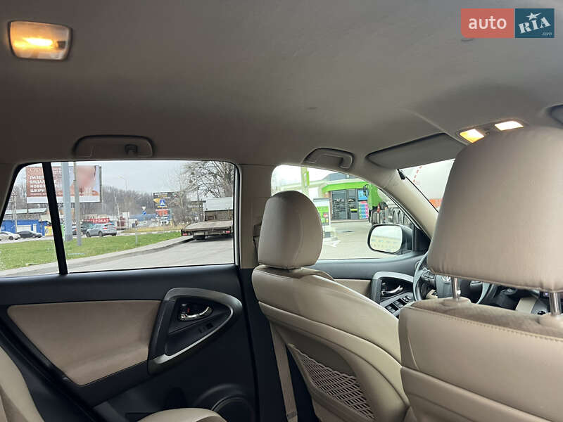 Позашляховик / Кросовер Toyota RAV4 2011 в Софіївській Борщагівці
