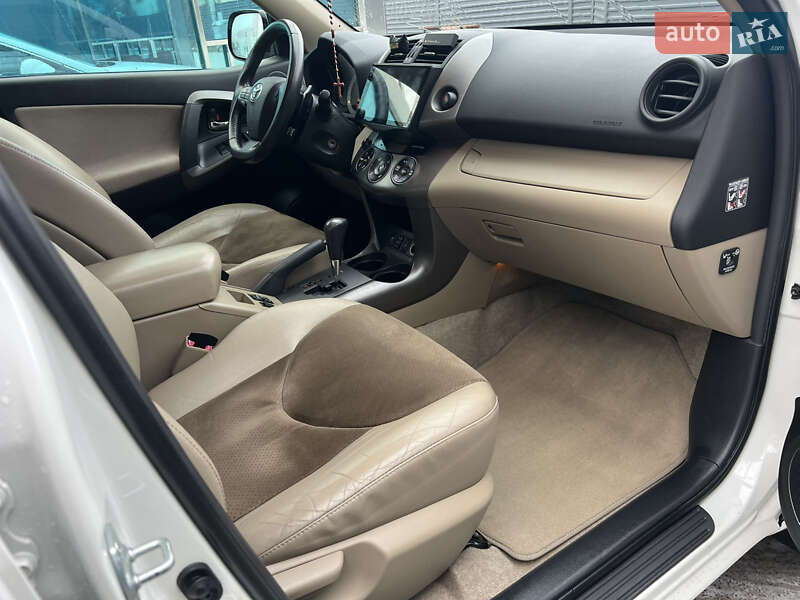 Позашляховик / Кросовер Toyota RAV4 2011 в Софіївській Борщагівці