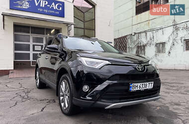 Внедорожник / Кроссовер Toyota RAV4 2016 в Киеве
