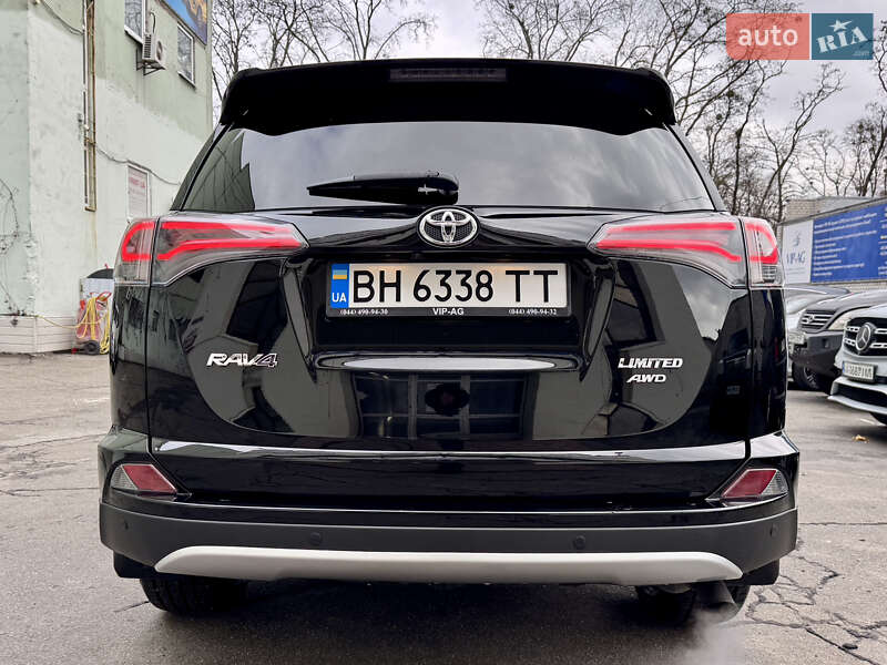 Внедорожник / Кроссовер Toyota RAV4 2016 в Киеве