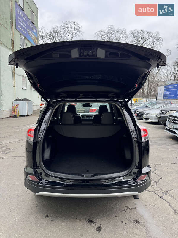 Внедорожник / Кроссовер Toyota RAV4 2016 в Киеве