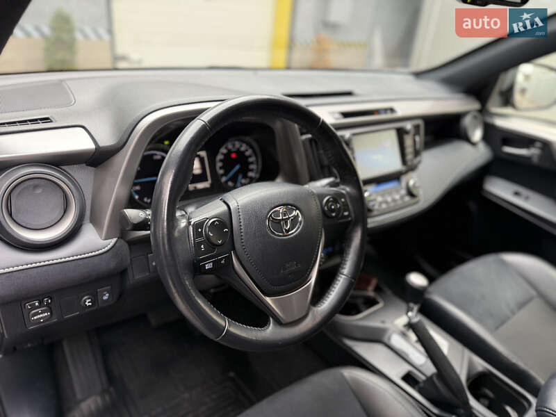 Внедорожник / Кроссовер Toyota RAV4 2018 в Киеве