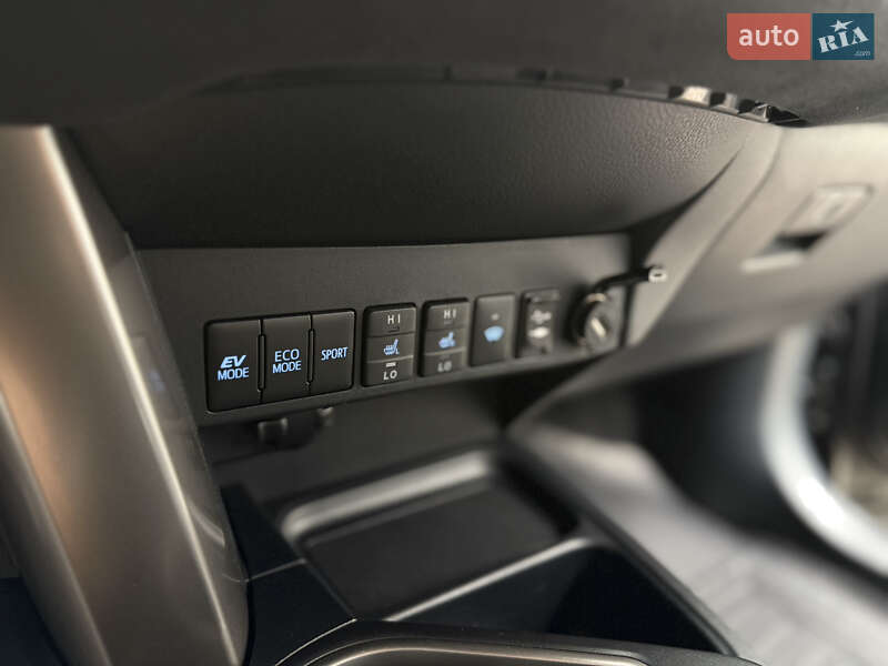 Внедорожник / Кроссовер Toyota RAV4 2018 в Киеве