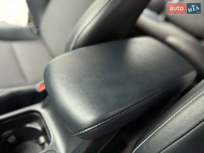 Внедорожник / Кроссовер Toyota RAV4 2018 в Киеве