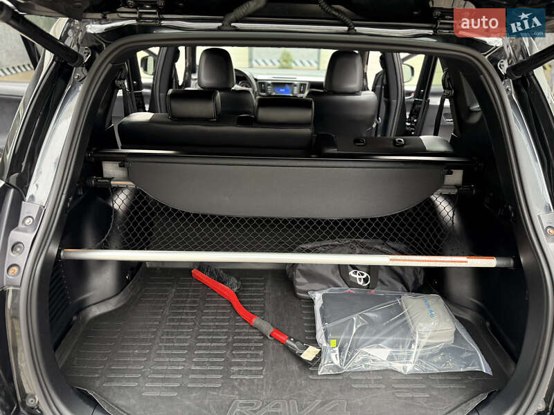 Внедорожник / Кроссовер Toyota RAV4 2018 в Киеве