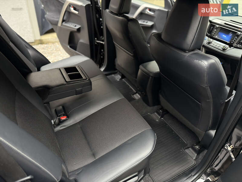 Внедорожник / Кроссовер Toyota RAV4 2018 в Киеве