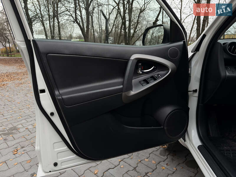 Внедорожник / Кроссовер Toyota RAV4 2011 в Тернополе