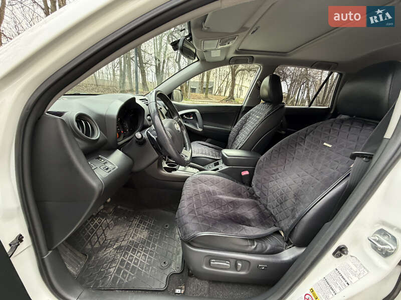 Внедорожник / Кроссовер Toyota RAV4 2011 в Тернополе