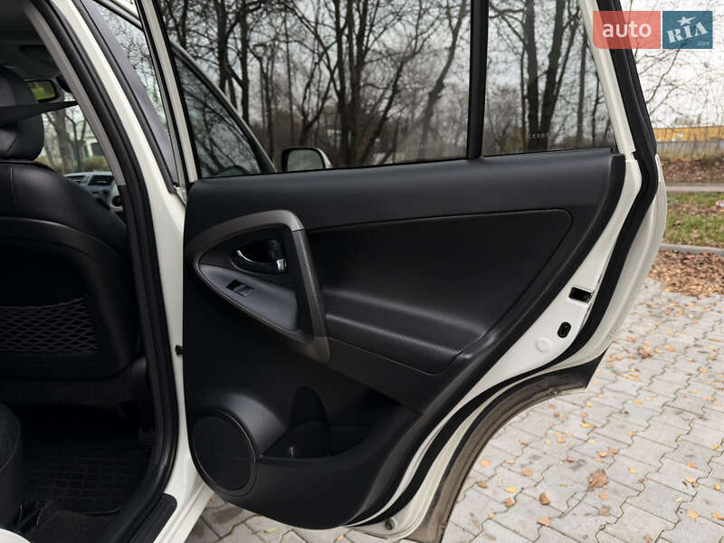 Внедорожник / Кроссовер Toyota RAV4 2011 в Тернополе