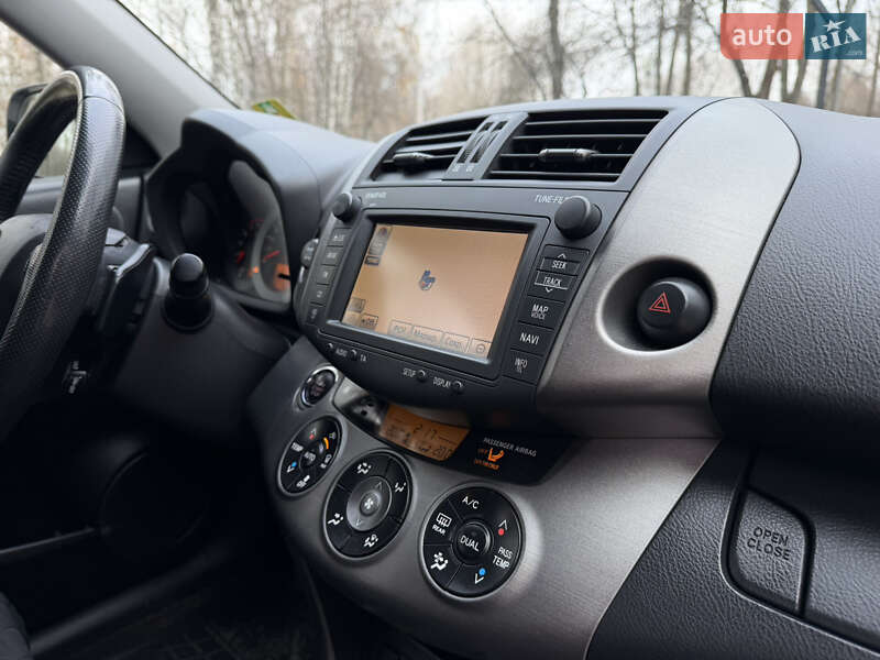 Внедорожник / Кроссовер Toyota RAV4 2011 в Тернополе
