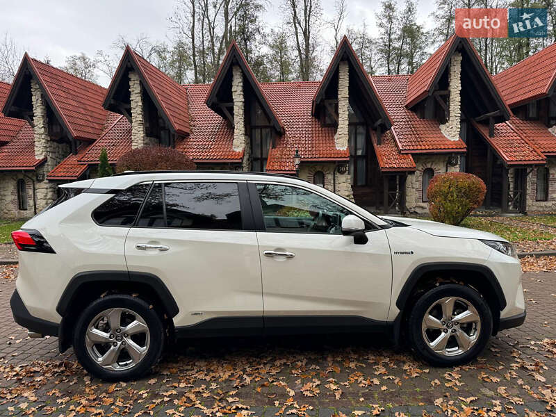 Позашляховик / Кросовер Toyota RAV4 2020 в Львові