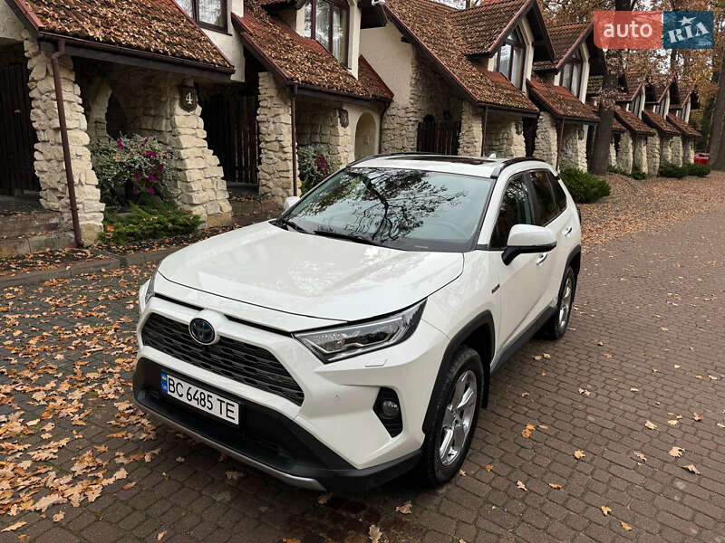 Позашляховик / Кросовер Toyota RAV4 2020 в Львові