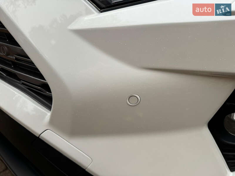 Позашляховик / Кросовер Toyota RAV4 2020 в Львові