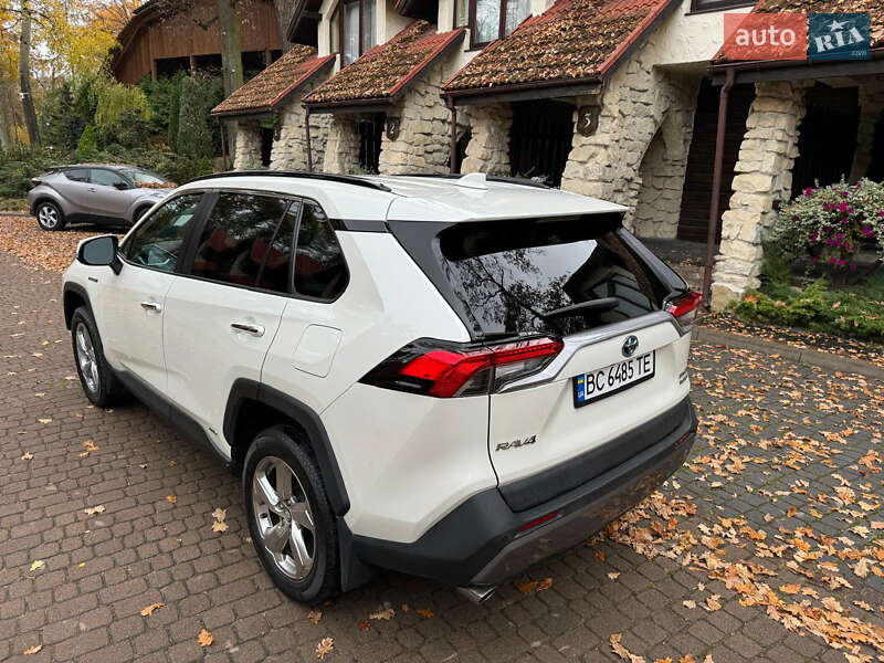 Позашляховик / Кросовер Toyota RAV4 2020 в Львові
